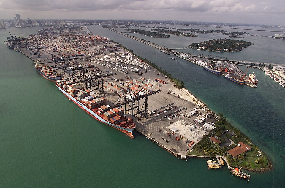 Terminal portuário de contêineres